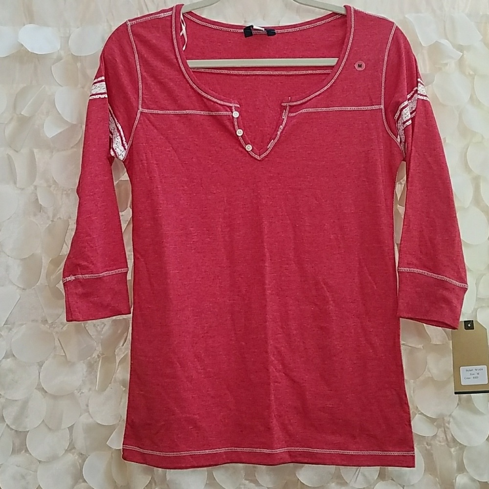 MV Sport quarter length sleeve top